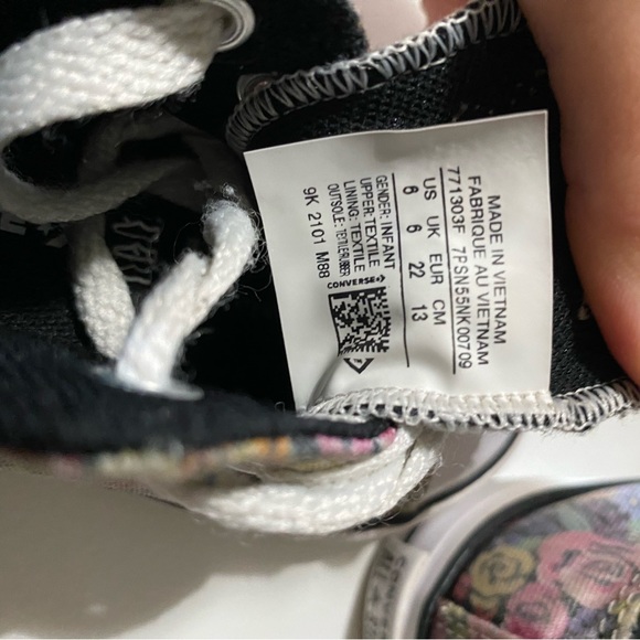Toddler size 6 flower converse - Picture 5 of 5